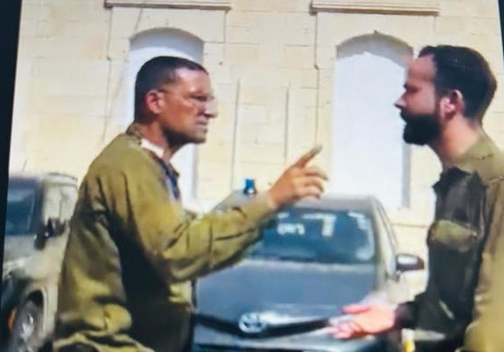 شاهد:جندي يتهجم على نتنياهو أثناء زيارة لتجمعات الجنود جنوب البلاد